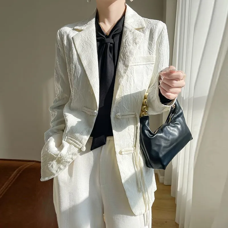 Women Formal Wear With Blazer - レディース ホワイト テクスチャード ブレザー ジャケット ノッチドラペル