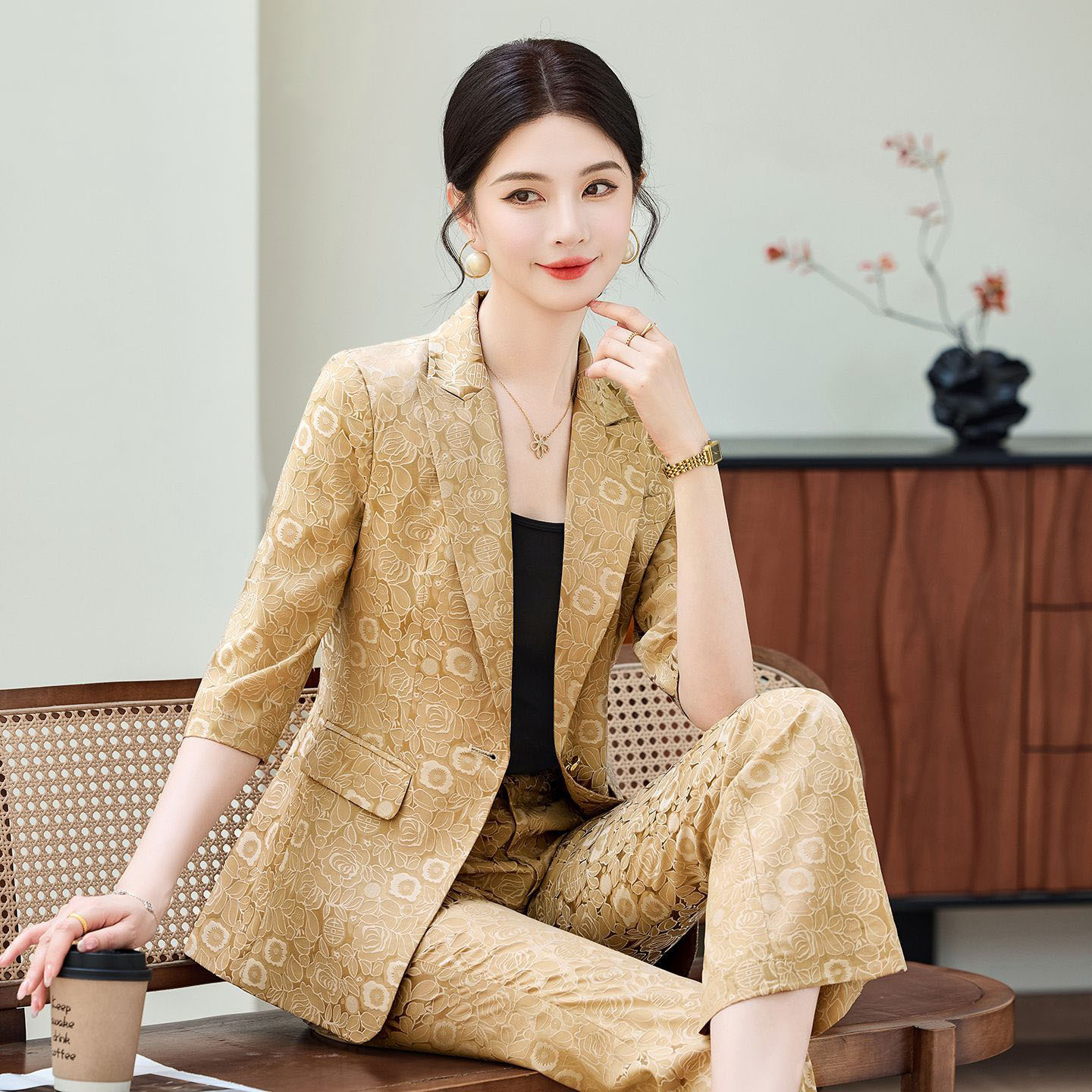 ファッションアプリコットハーフスリーブプロフェッショナルスー - Women Formal Wear With Blazer のレビューと価格