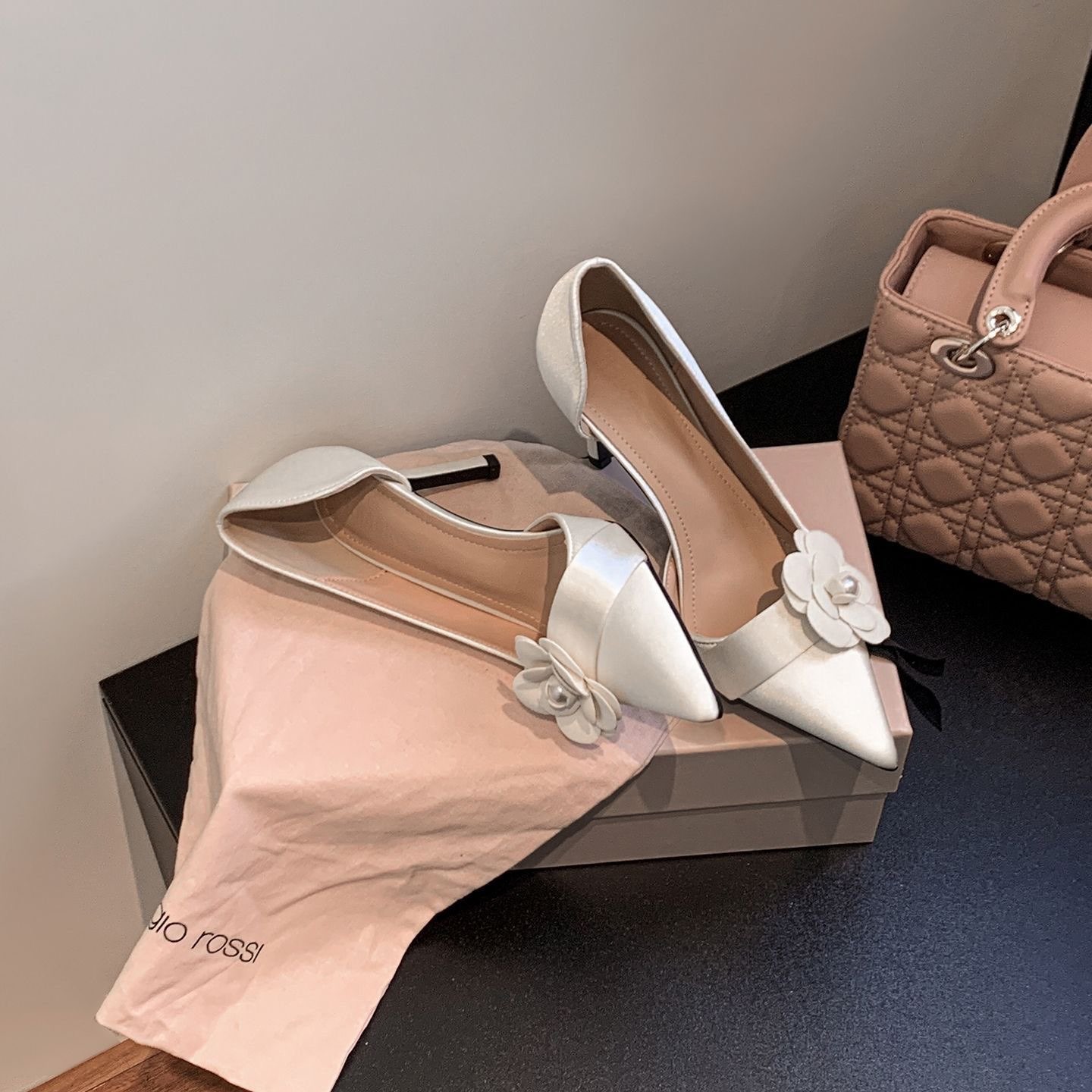 サテンポインテッドスティレットパンプス レディース 花柄パー - Women Formal Wear On Sale のレビューと価格