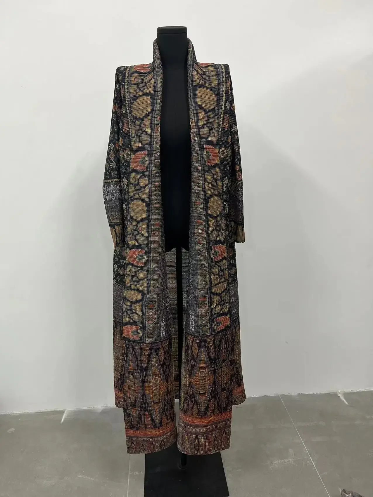 三宅プリーツプリント折りたたみ襟長袖トレンチコート女性のため - Trench Coat Formal のレビューと価格